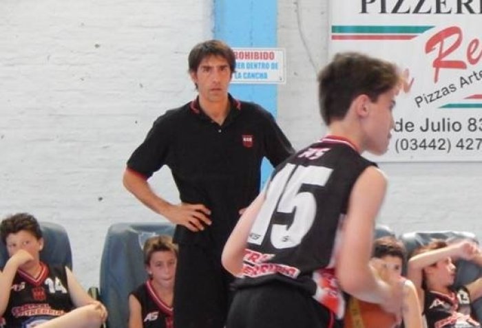 Del otro lado de la raya: tras su retiro, Gaby pas&oacute; a entrenar juveniles en la ciudad que lo adopt&oacute;: Gualeguaych&uacute;.