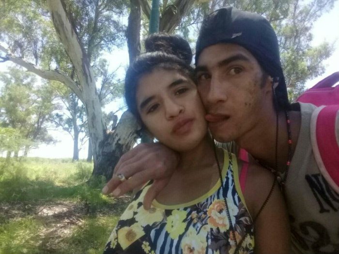 Brian Ballesteros (acusado por los femicidios) junto con la joven Florencia P&aacute;ez