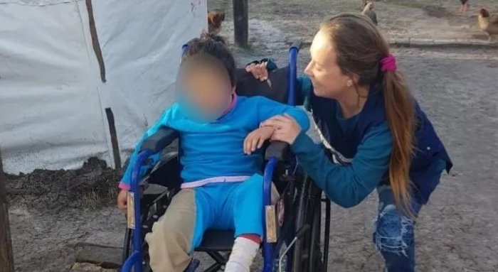 Mica y su se&ntilde;orita Soledad, que inici&oacute; la campa&ntilde;a para sensibilizar y conseguir una casa.