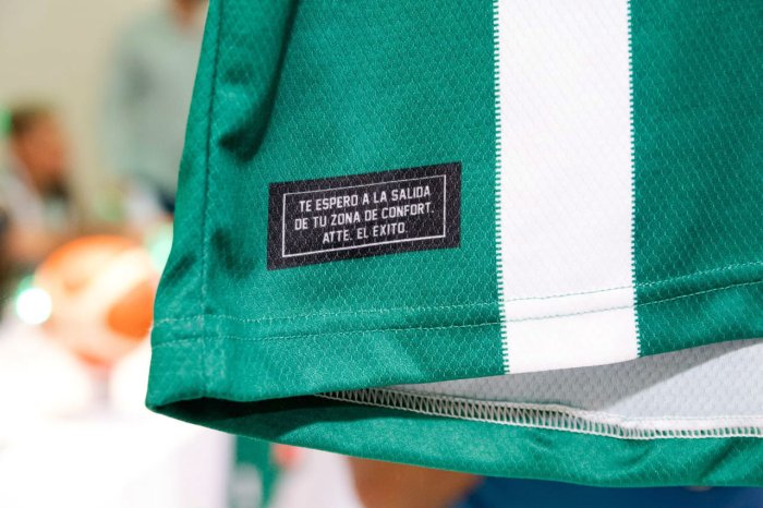 As&iacute; luce la frase en las camisetas que usar&aacute; el plante de b&aacute;squet profesional del "Verde".