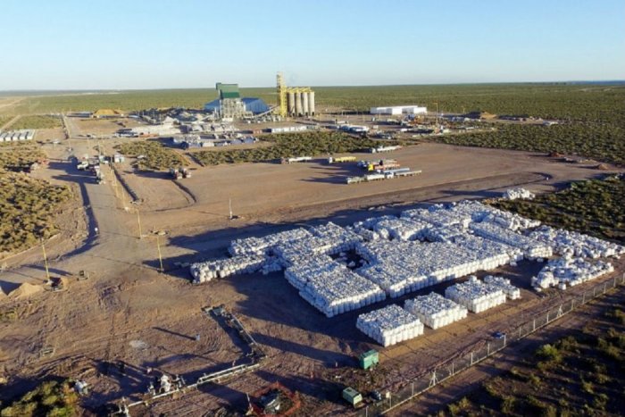 Estimativamente, con la carga de 50 camiones se inyectan los pozos donde se extrae shale.