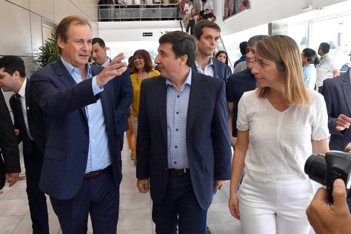 El ministro Arroyo recorri&oacute; el Centro de Convenciones de Concordia, acompa&ntilde;ado de Bordet y Stratta