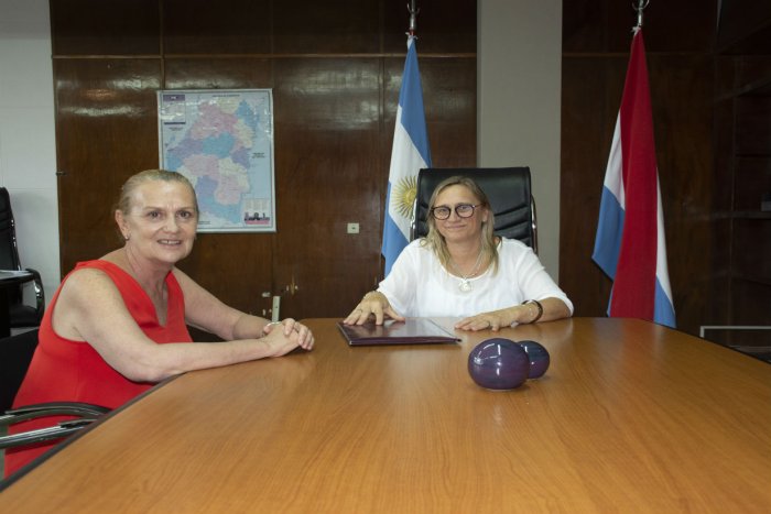 In&eacute;s Artusi junto a la ministra Paira