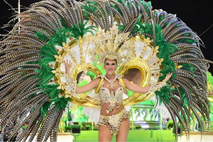 Maira Galeano es la reina de la actual campeona y adem&aacute;s sucede a la vigente reina del Carnaval.