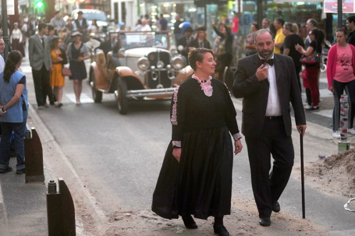 Aquel desfile de 2015, con figuras de Malvina Segu&iacute; y Don Luis Clavarino encabezando el desfile.