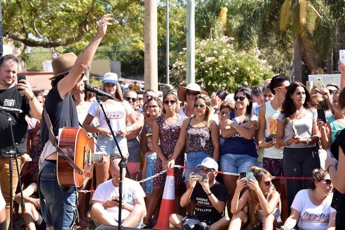 Coti entre la gente - Foto Rub&eacute;n Com&aacute;n para EER