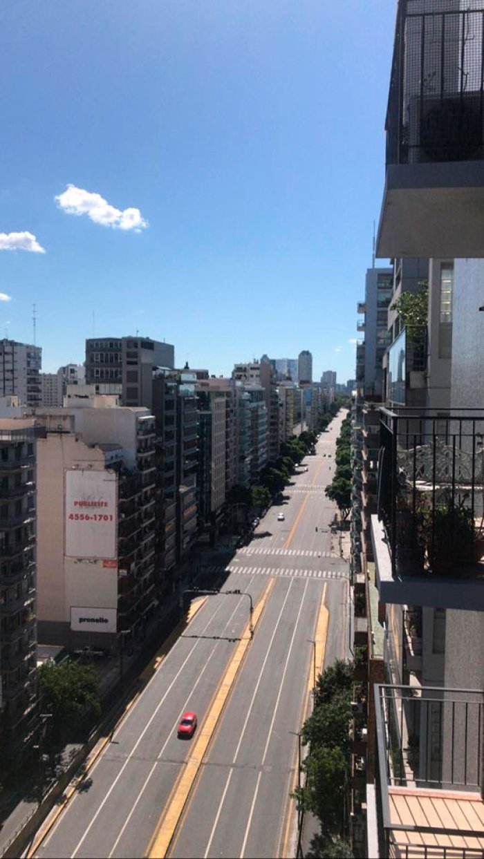 Libertador: La concurrida Avenida del Libertador de la Ciudad de Buenos Aires vac&iacute;a a la altura de Belgrano