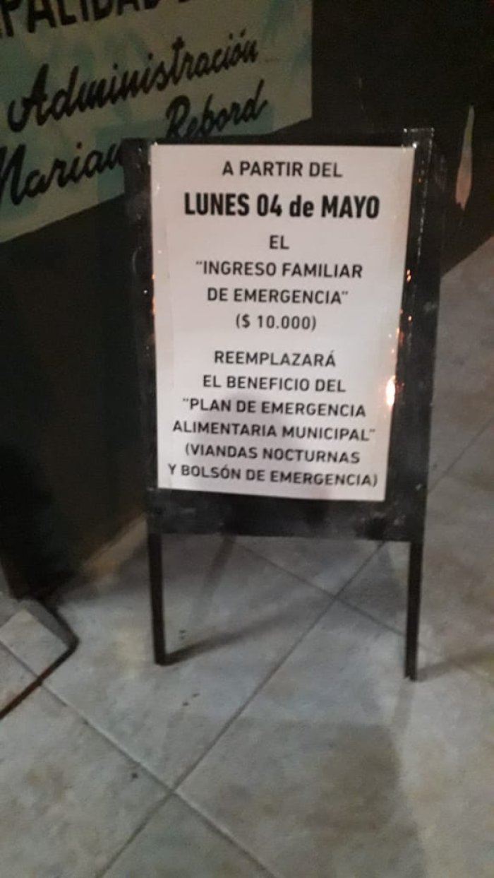 Cartel de la pol&eacute;mica en Col&oacute;n