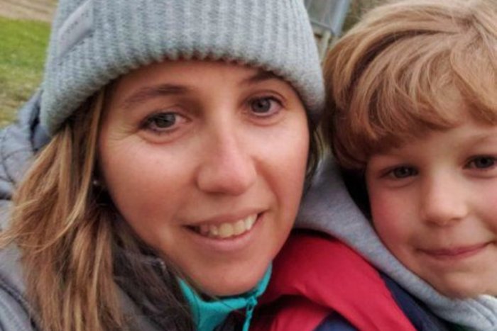 Lourdes Bonnet est&aacute; radicada en Minnesota. Aqu&iacute; junto a su hijo (foto: El D&iacute;a de Gualeguaych&uacute;).