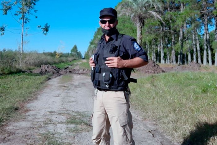 Amiano es guardia urbano, karateca y abogado