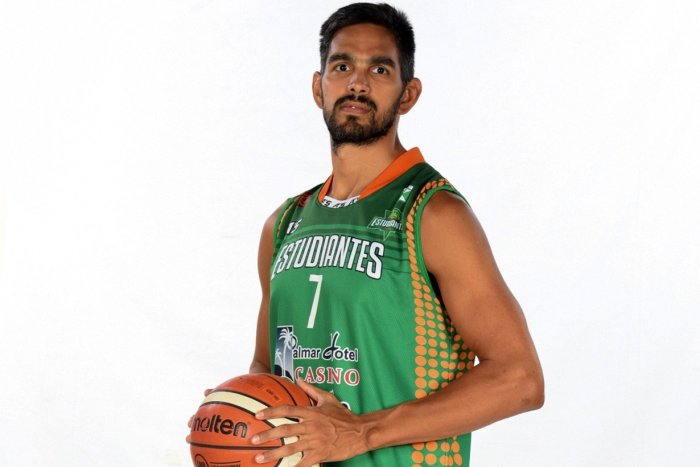 Sus dos &uacute;ltimas temporadas en LNB las jug&oacute; con Estudiantes Concordia.