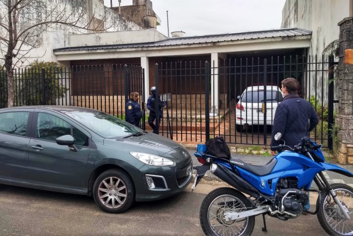 All&iacute;, por calle Entre R&iacute;os, se sigui&oacute; el rastro del supuesto delincuente.