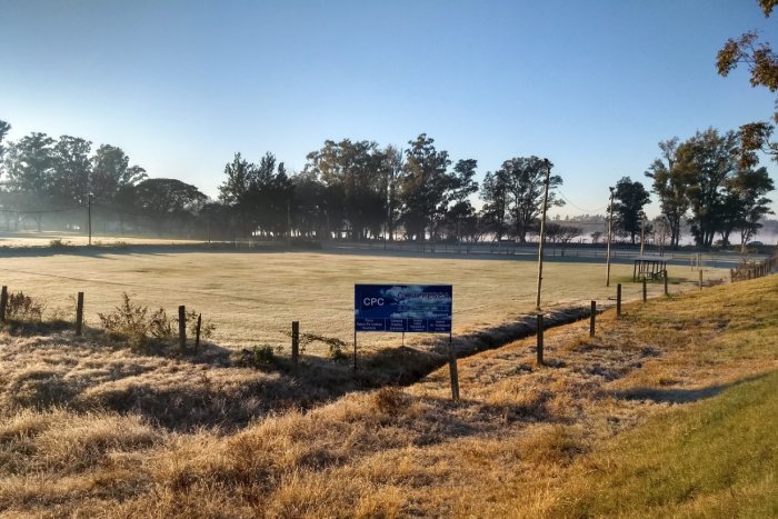 Una de las canchas de f&uacute;tbol del Club Pesca Concordia (foto: EER)