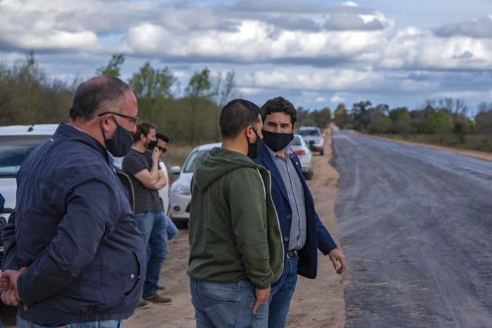 El intendente Bastian estuvo acompa&ntilde;ado por el senador Mauricio Santa Cruz y el secretario Flavio Ben&iacute;tez.