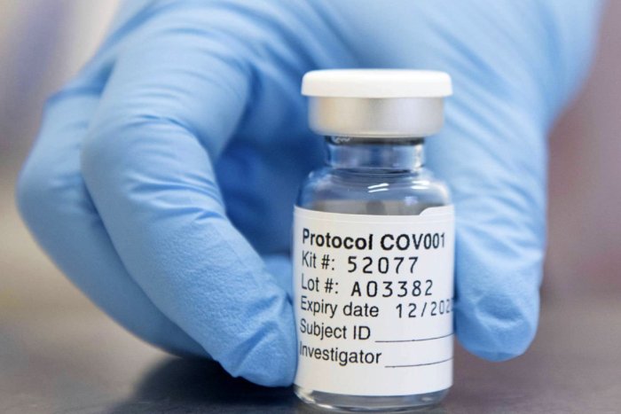 Vial de la vacuna de la Universidad de Oxford (AP).