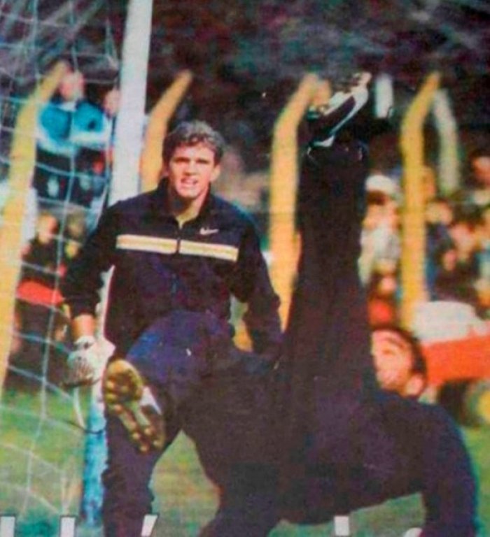 Catriel, durante un entrenamiento con Maradona (Foto brindada por el propio Orcellet).