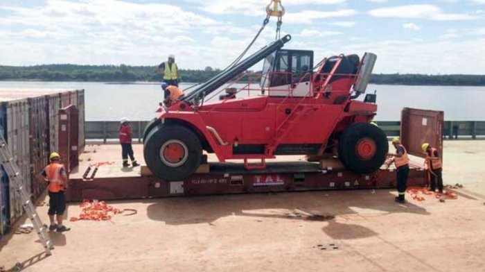 Esa es la tercera m&aacute;quina que se suma al puerto sanducero.