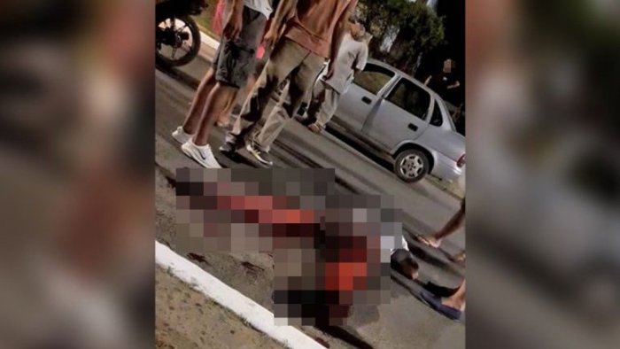 El hombre qued&oacute; tendido y los vecinos quer&iacute;an asistirlo