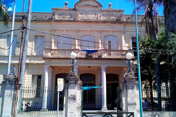 La entrada principal a la Escuela Normal de Concordia
