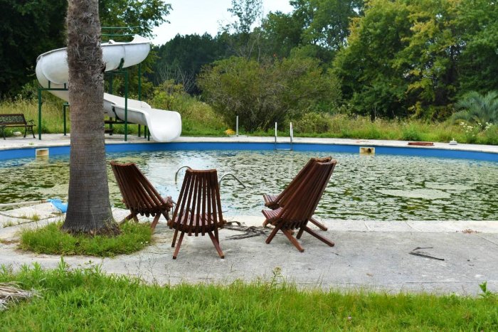 Una de las piscinas exteriores.