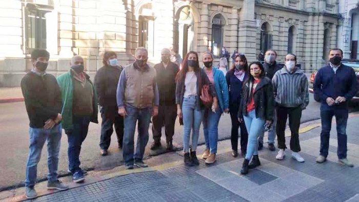 Los trabajadores de COTRAPRETEL, frente a Tribunales de Concordia.