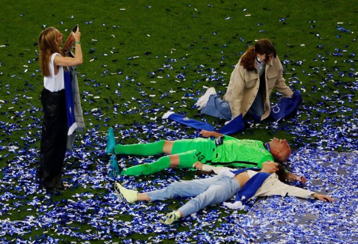 El arquero festej&oacute; junto con su familia