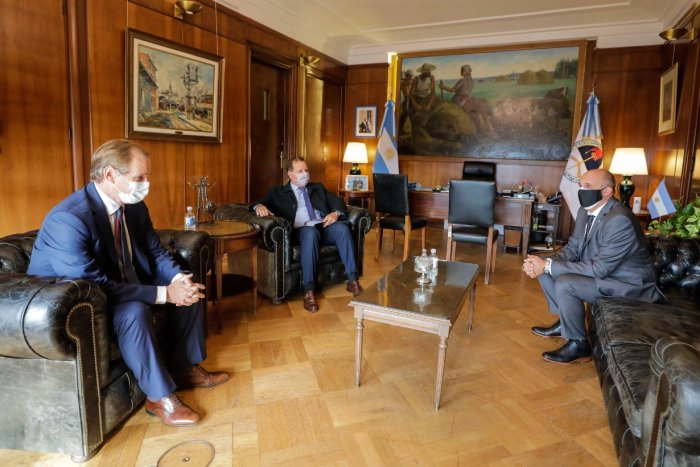 En mayo &uacute;ltimo, Cabrera y el gobernador con el ministro de Transporte, Guerra.