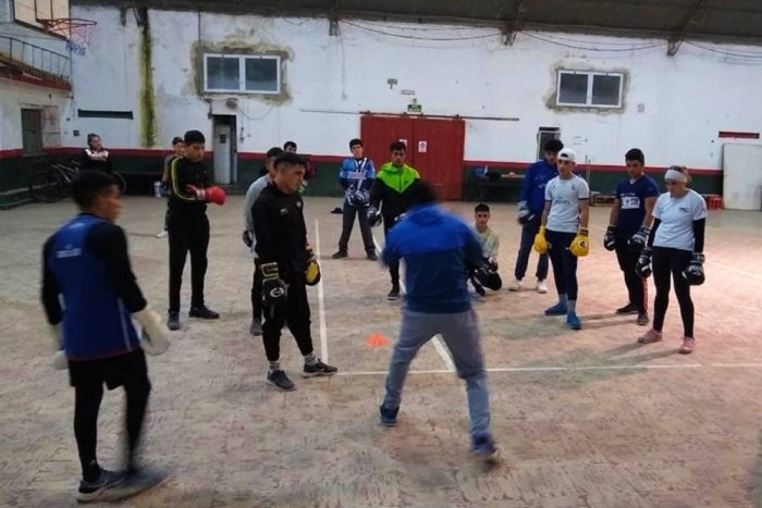 Musculito en el gimnasio del Club Defensores de Col&oacute;n.