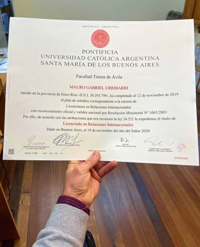 El t&iacute;tulo que recibi&oacute; Mauro Urribarri y que comparti&oacute; en las redes.