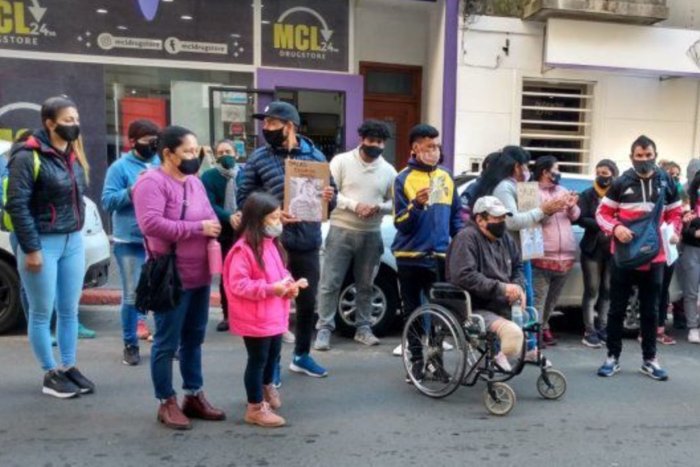 Los familiares, en el reclamo. Cr&eacute;dito: Ahora