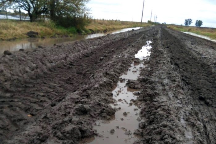 El camino rural que est&aacute; en medio de la disputa.