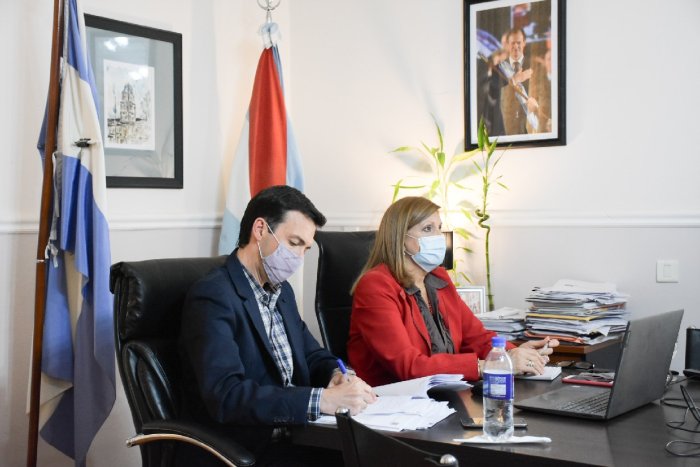 La ministra Romero en la reuni&oacute;n binacional.
