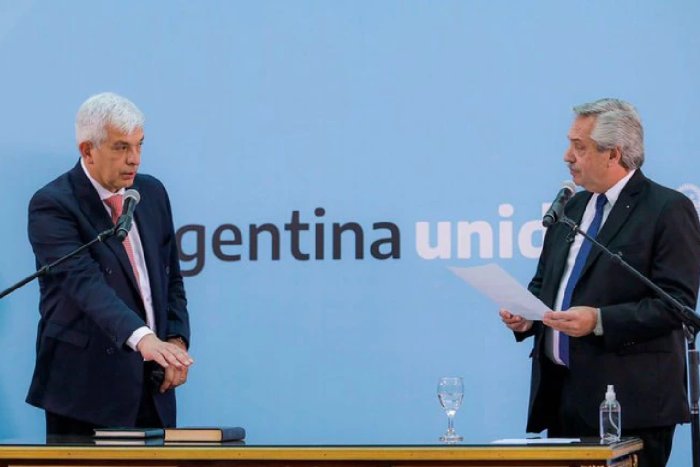 Juli&aacute;n Dom&iacute;nguez jur&oacute; como Agricultura, Ganader&iacute;a y Pesca.