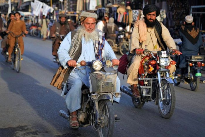Motoristas en el centro de Kandahar, la segunda ciudad de Afganist&aacute;n / Luis De Vega.