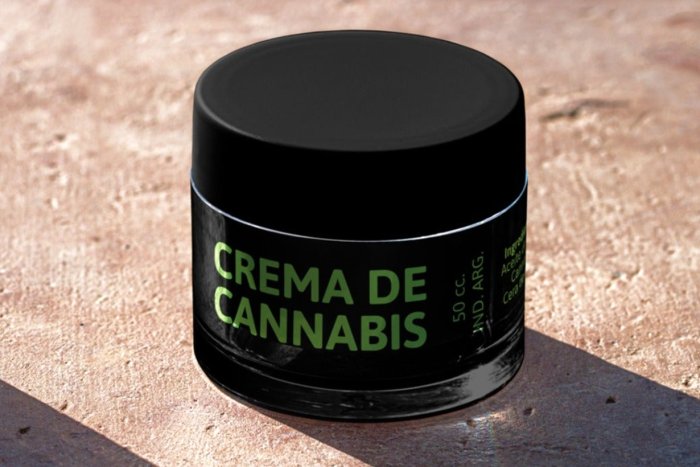 Crema de cannabis. Bajo estrictos testeos, es uno de los productos elaborados por la cooperativa.