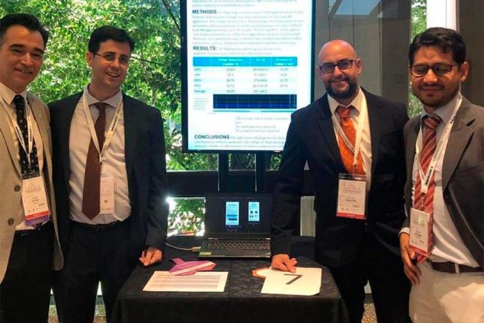 Gallino (segundo desde la derecha), junto a otros profesionales autores de la investigaci&oacute;n premiada