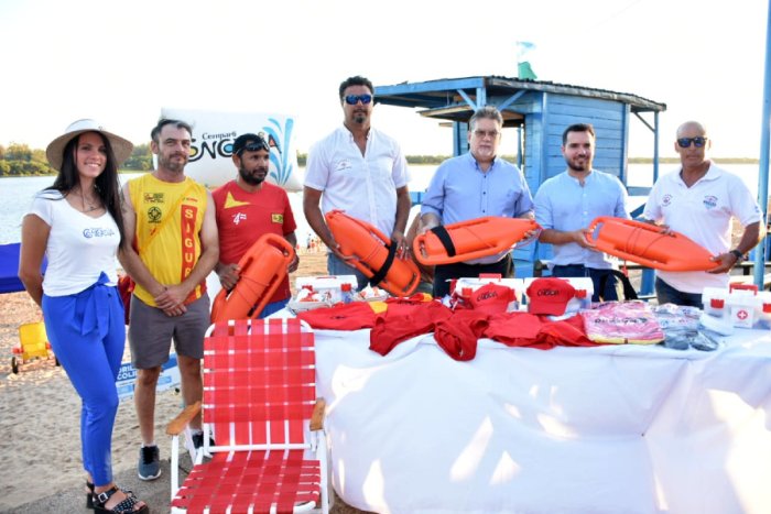 Desde playa Los Sauces dejaron inaugurada la temporada de verano 2022.