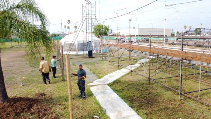 Distintas &aacute;reas municipales ultiman detalles en el predio de la exestaci&oacute;n Concordia Norte.