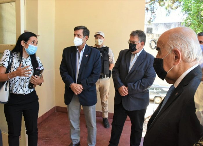 La doctora Ramponi estuvo recorriendo las obras con autoridades municipales.
