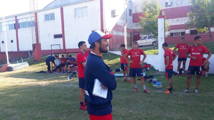 Sergio Chitero es el DT del equipo entrerriano que juega en el Federal A.
