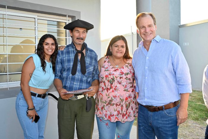 20 vivendas entreg&oacute; el gobernador Bordet en la localidad del Departamento Diamante.