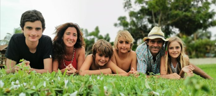 2019: Herman y Candelaria con sus 4 hijos: Pampa, Tehue, Paloma y Wallaby.