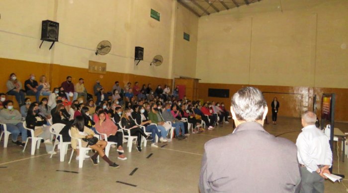 La presentaci&oacute;n se realiz&oacute; en la escuela secundaria conocida como Comercio 2.