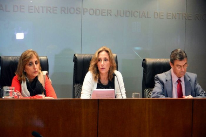 Casaci&oacute;n Penal de Paran&aacute;, integrado por las vocales Davite y Badano; y el presidente Perotti.