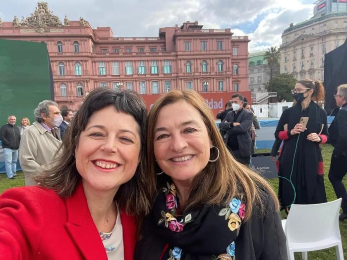 La entrerriana junto a la ministra de las Mujeres, Pol&iacute;ticas de G&eacute;nero y Diversidad Sexual de la provincia de Buenos Aires.