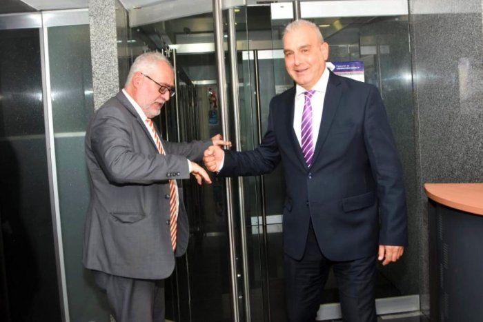El abogado Miguel Cullen con el juez Mauricio Mayer en tribunales, unos 10 d&iacute;as atr&aacute;s (Foto: AN&Aacute;LISIS).