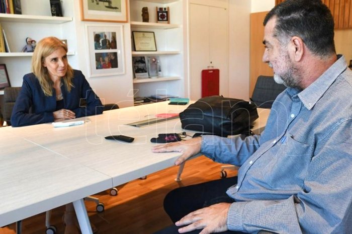 Bernarda Llorente, presidenta de T&eacute;lam, junto a N&eacute;stor "Yuyo" Garc&iacute;a, padre de Micaela (Foto: Ra&uacute;l Ferrari).