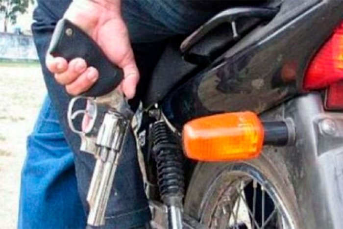 Los "ni ni" que andan en las motos a los tiros