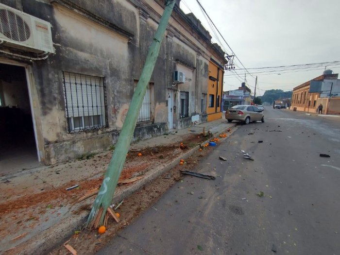 El violento choque ocurri&oacute; en la esquina de Mitre y Bolivia.