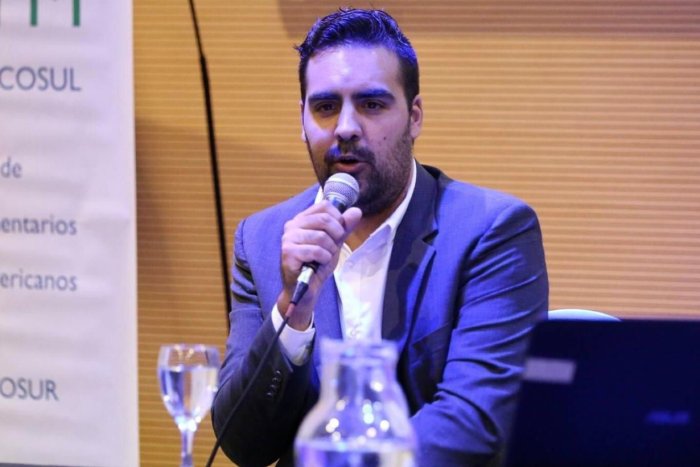 El licenciado G&oacute;mez fue quien present&oacute; la denuncia.
